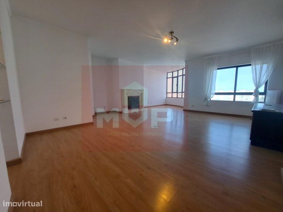 Apartamento T5 em Faro