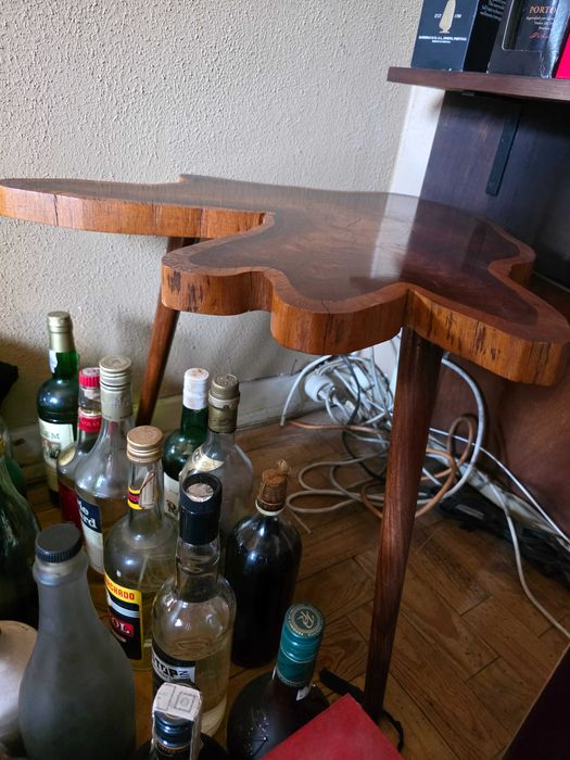 Pequena mesa madeira