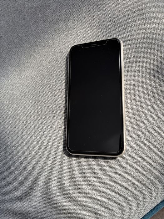 iPhone 11 64GB biały