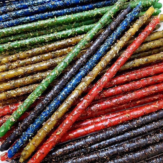 Свеча восковая с травами / свеча маканная / скрутка