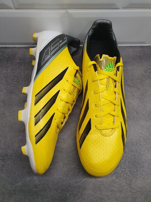 Półprofesjonalne Pro korki Nike F30 TRX FG 44