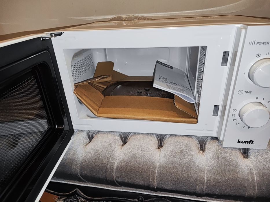 Microondas Kunft 20L, novo