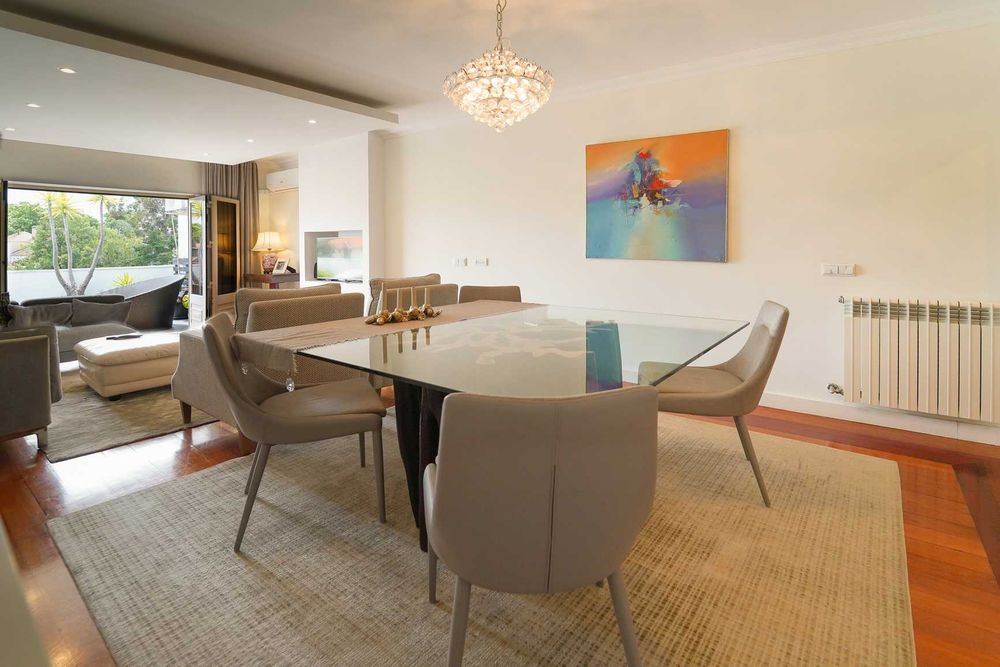 Mesa de jantar de luxo em tronco maciço – Peça única banhada a ouro