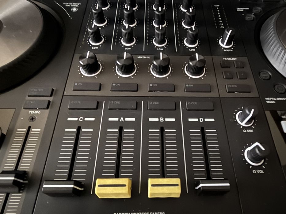 TRAKTOR Kontrol S4 MK3