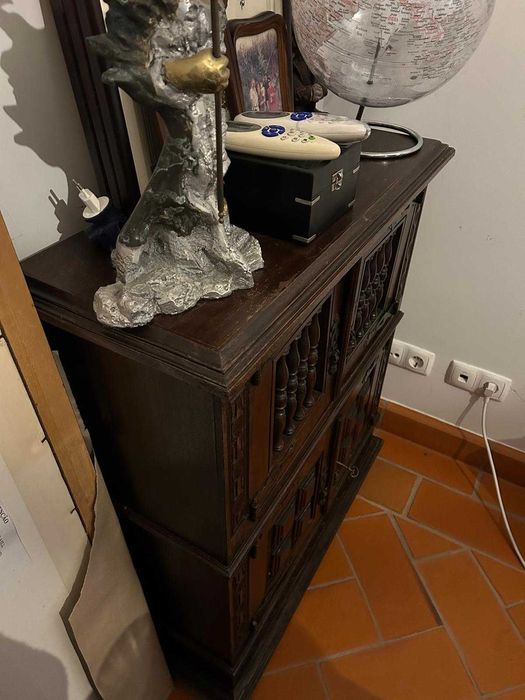 Conjunto de móveis antigos de madeira em pau santo