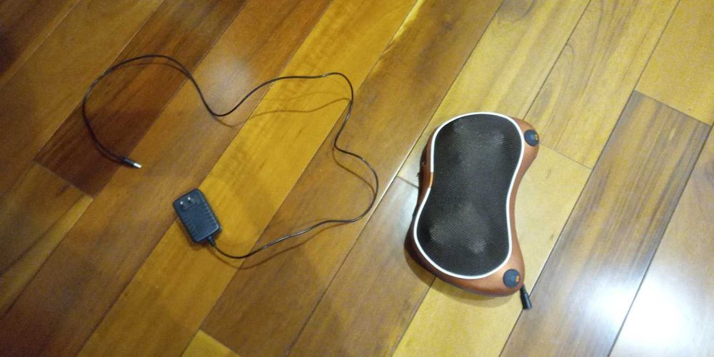 Масажна подушка для шиї та спини з підігрівом