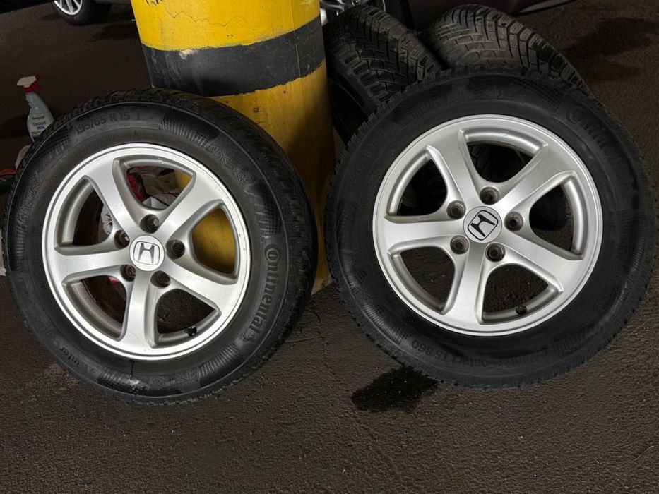 Продам ориганальные диски HONDA R15 с зимней резиной CONTINENTAL  195/65-R15 2020 года