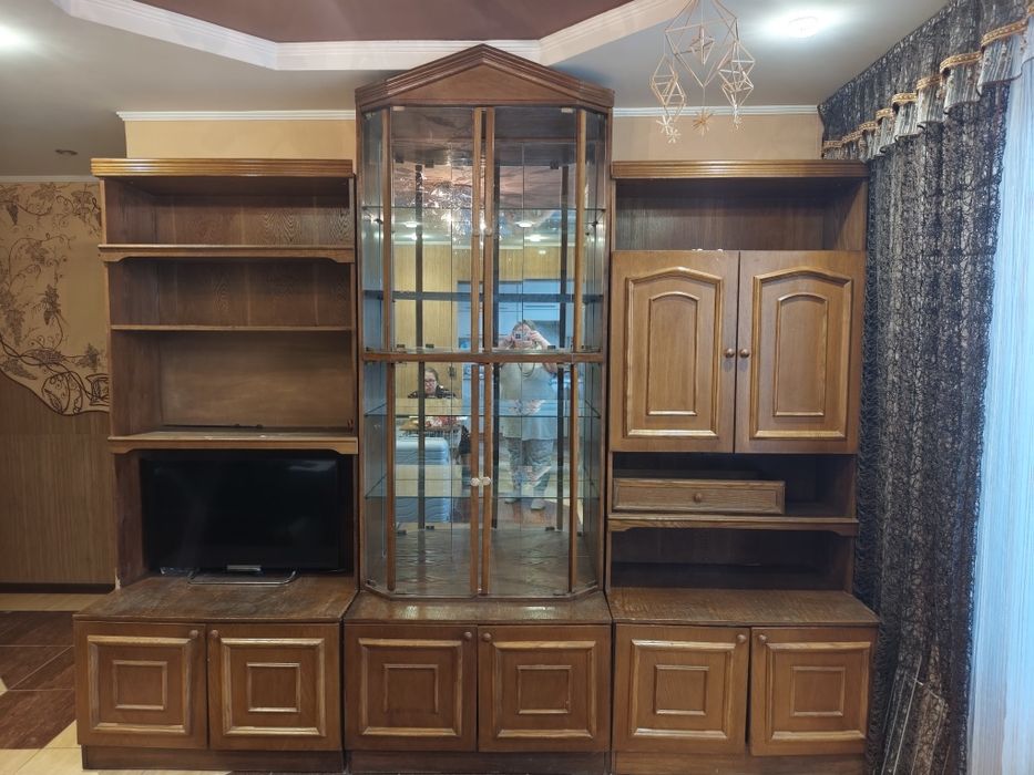 Стенка горка з сервантом