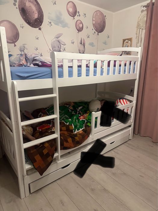 Lòżko piętriwe z drabinką