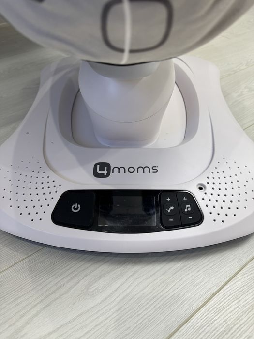 Заколисуючий центр 4 Moms