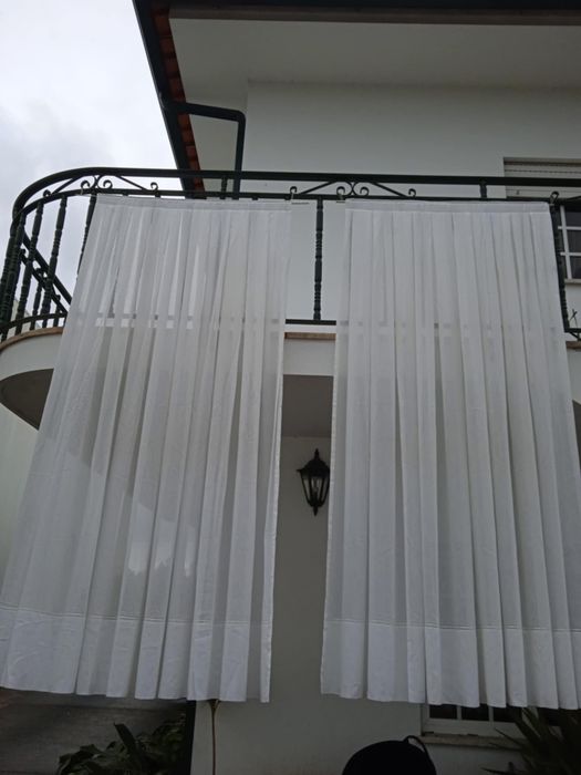 Vendo um par de cortinas.