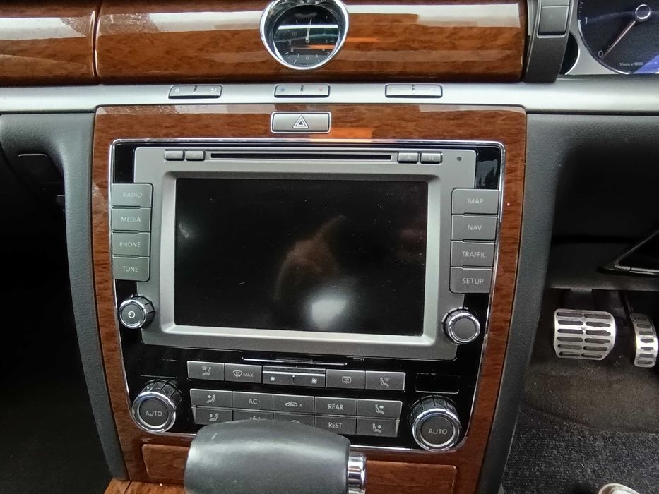 Продам дисплей багатофункціональний VW Phaeton 2011р.