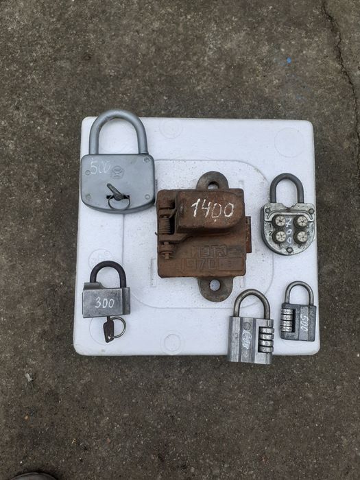 Декілька замків минулого сторіччя