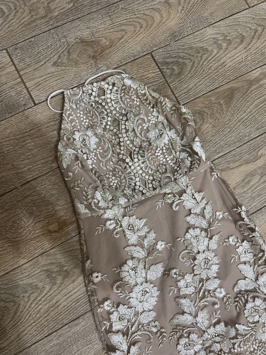 Неймовірно гарна сукня ромір s