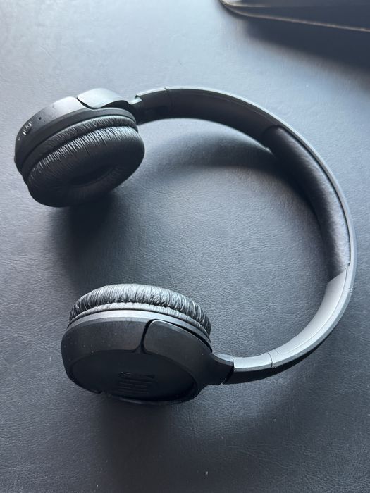JBL 510 BT headphones