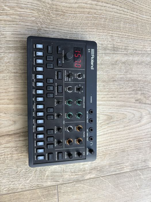 Roland S-1 синтезатор