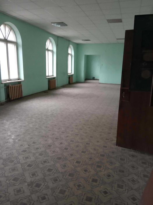 Приміщення площею 353,80 кв.м у м.Охтирка, вул. Київська