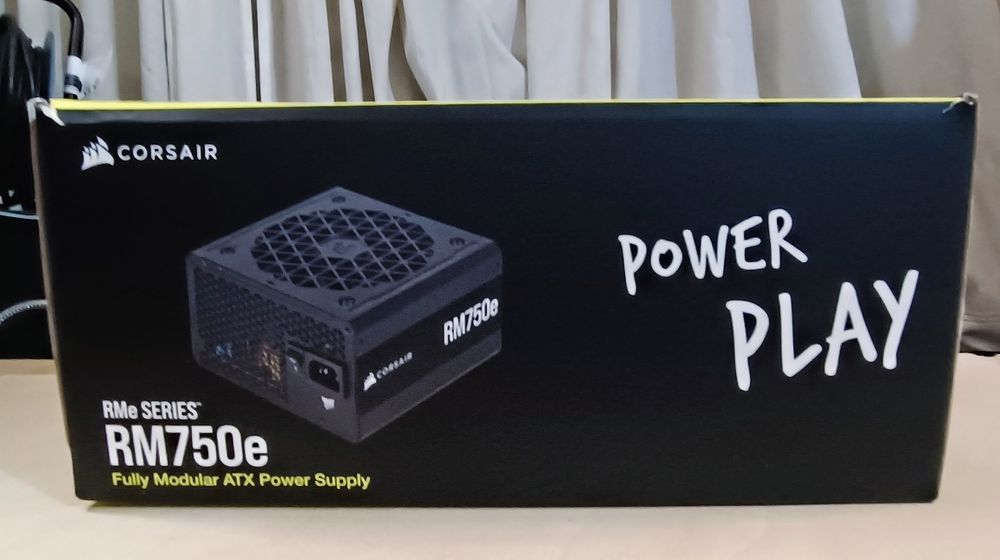 Fonte Alimentação Corsair RMe Series RM750e 750W 80 Plus Gold Modular