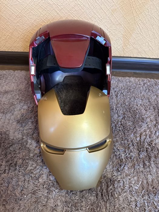 Продам колекційний шолом Iron men