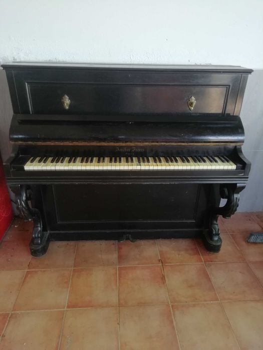 Piano antigo barato para desocupar espaço