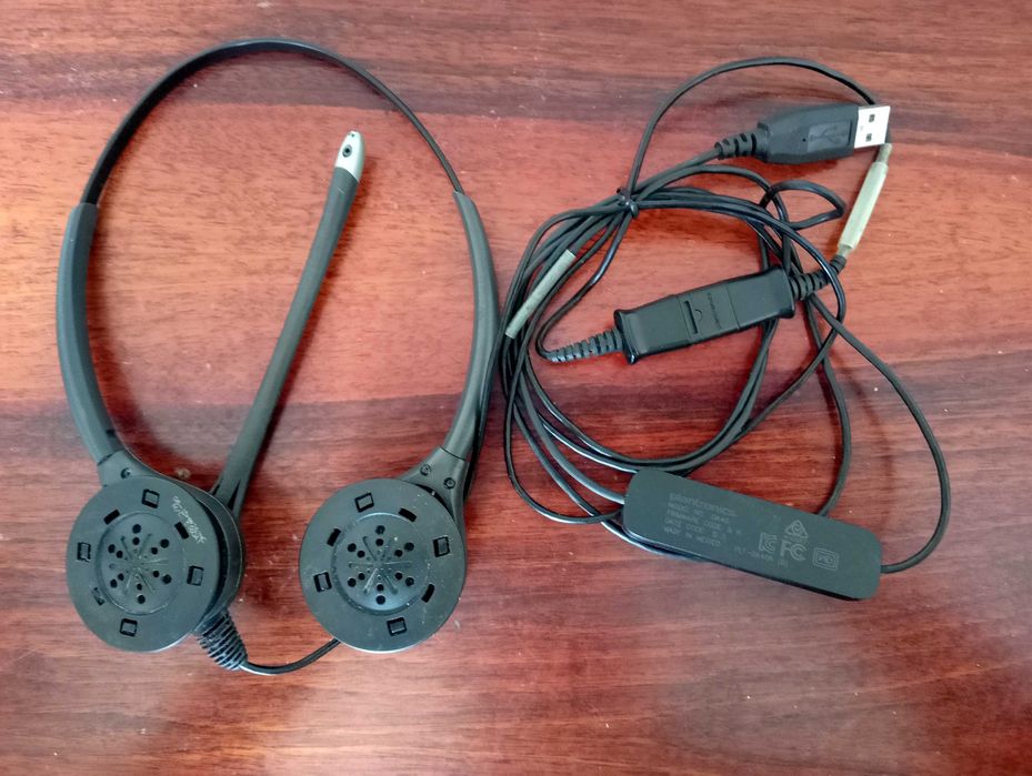 Наушники Plantronics  и DA40 QD-USB Адаптер