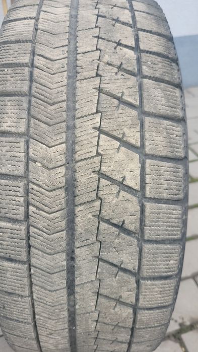 Продам зимнию резину Bridgestone Blizzak VRX 195/50R15 на дисках