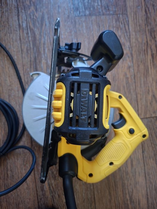 дискова пила Dewalt dwe560- qs