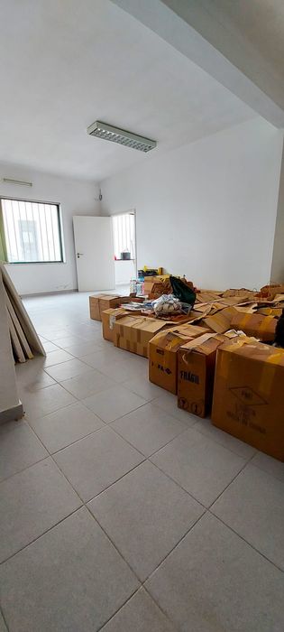Arrendamento de espaço comercial na Travessa do Calvário