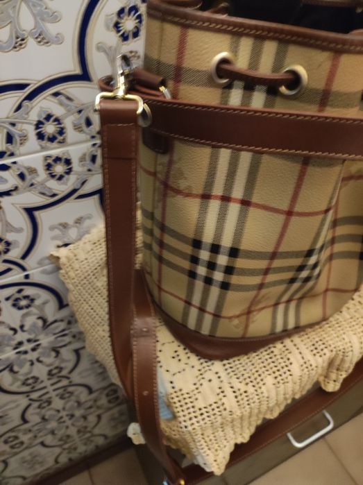 Mala Burberry linda e boa