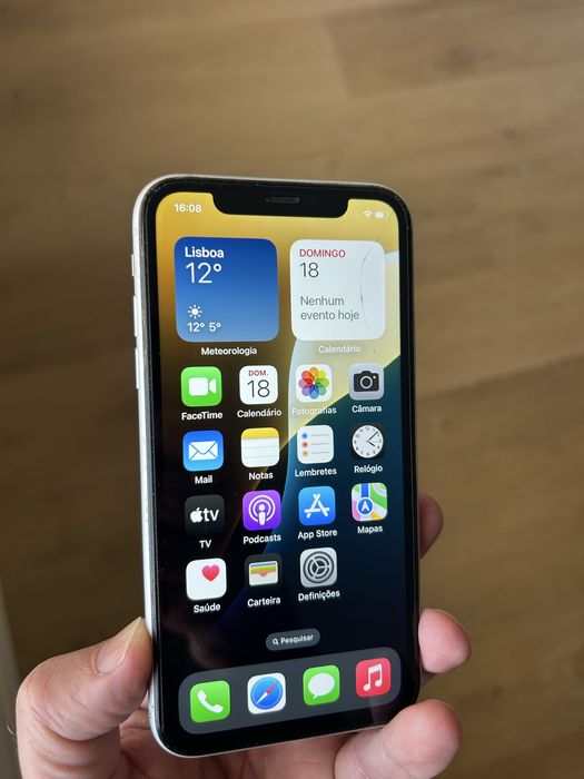 iPhone XR 64Gb c/ caixa +4 capas