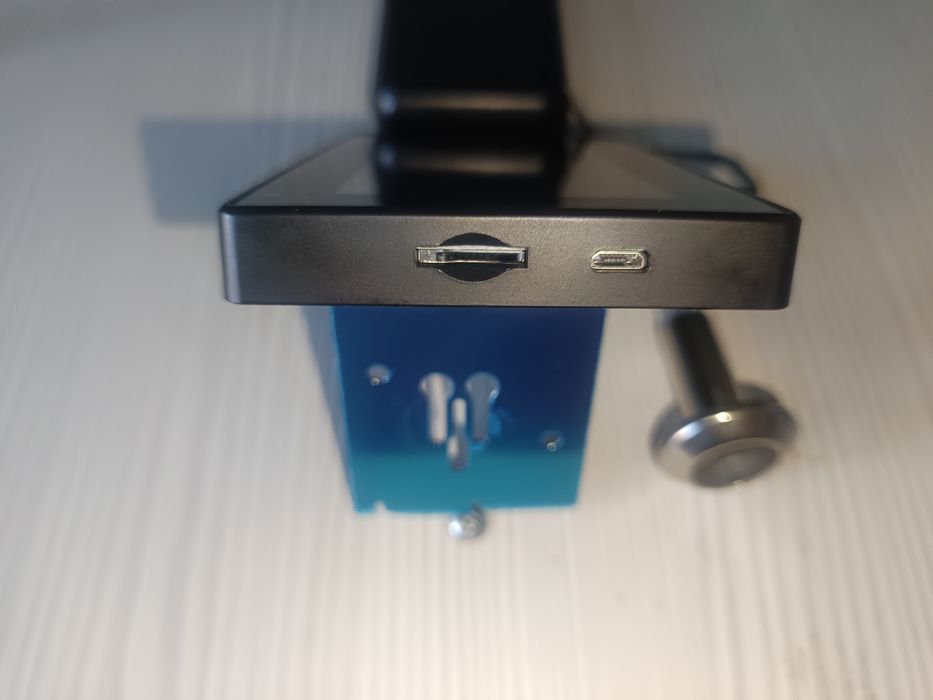 Wizjer z kamerą  do drzwi