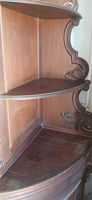 Móvel centenário em Pau Preto.