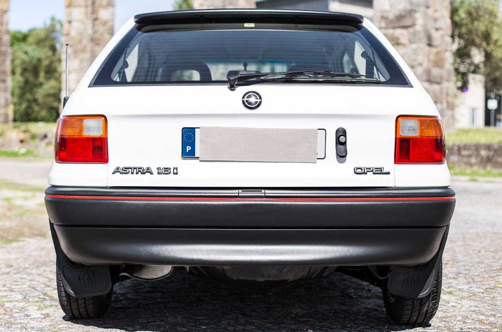 Opel Astra GT 1.6i 3P. (Certificado Museu do Caramulo)