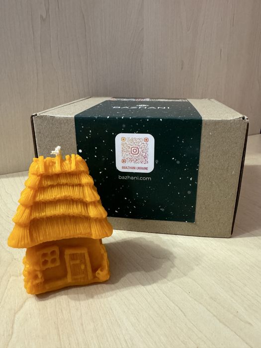 Свеча Bazhani в форме домика, из натурального пчелиного воска