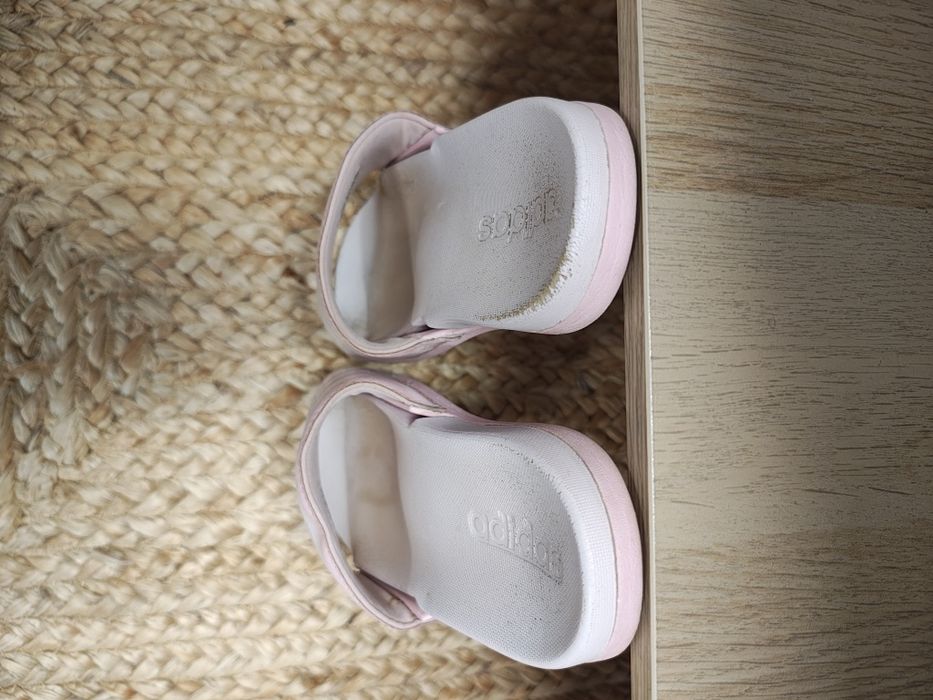 ADIDAS r.32 różowe klapki.