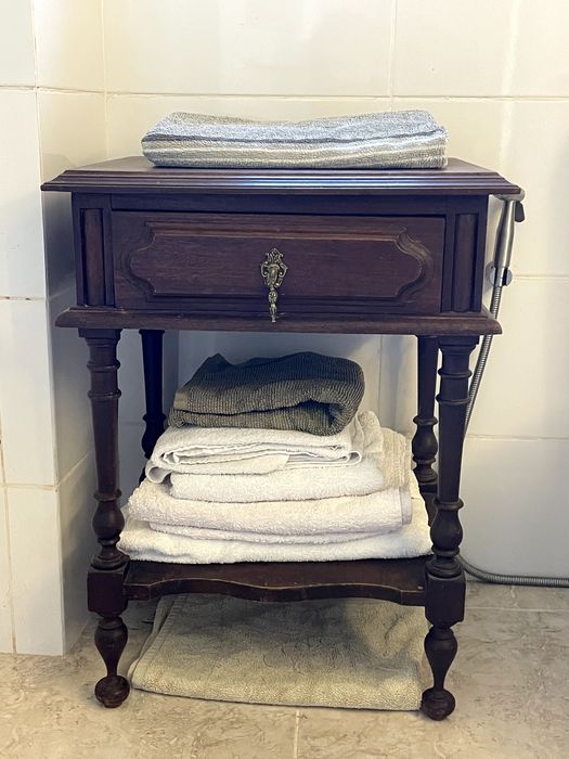 Armário de madeira, pequena cômoda, cómoda de madeira