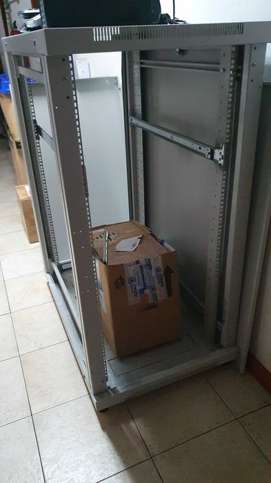 Olirack - Armário rack de chão