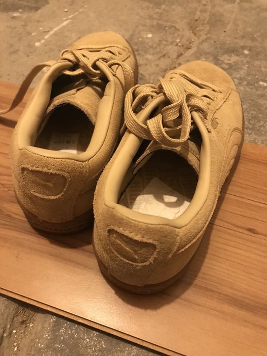zamszowe buty puma snickersy kremowe 35