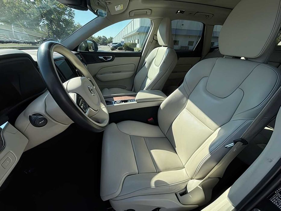 Volvo XC60      2020