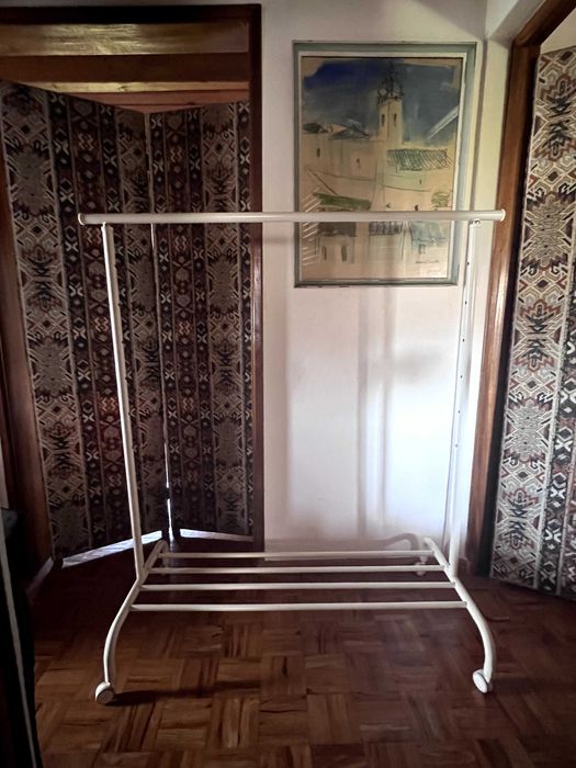 Suporte para cabides - branco metal