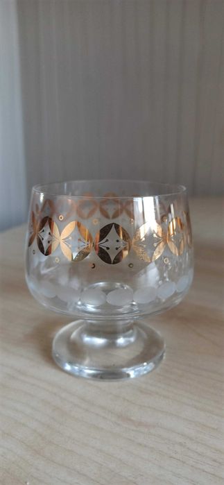 Рюмки та бокали з позолотою