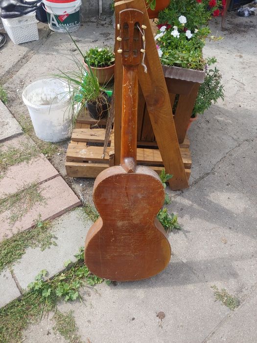 Gitara bardzo stara