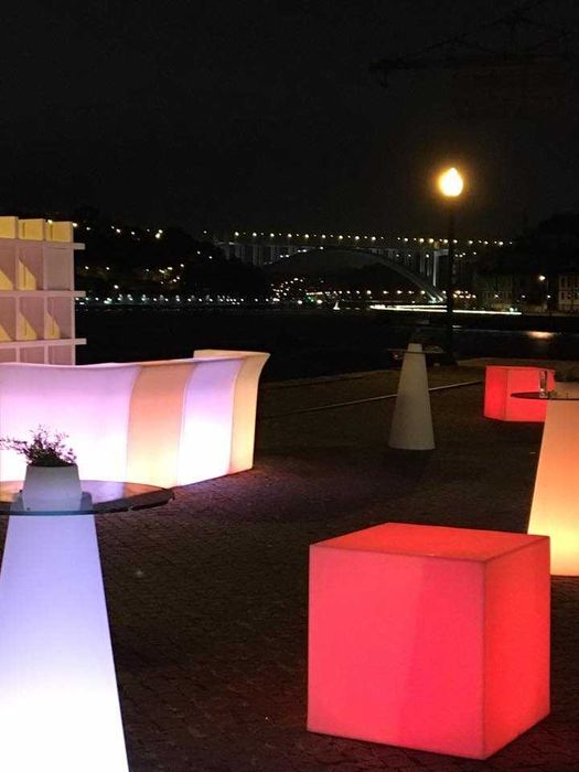 Mesa com luz para exterior