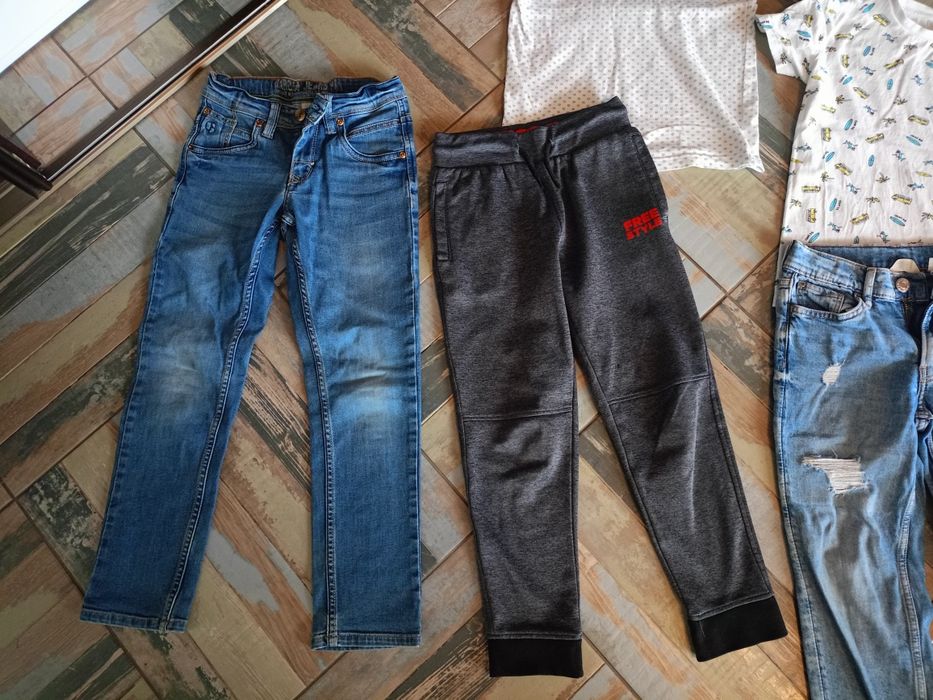 Ubranka chłopięce jeansy, joggery, spodnie dresowe, t-shirty