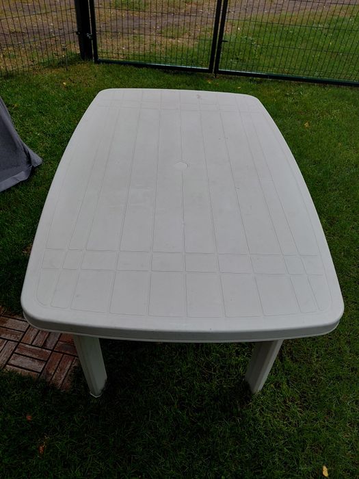 Stół ogrodowy plastikowy