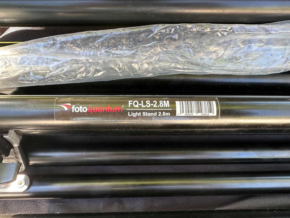 Conjunto de 3 tripés de iluminação e barra de suporte de fundos