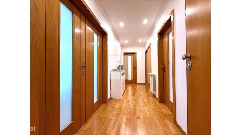 Apartamento T3 c/ Terraço e Garagem