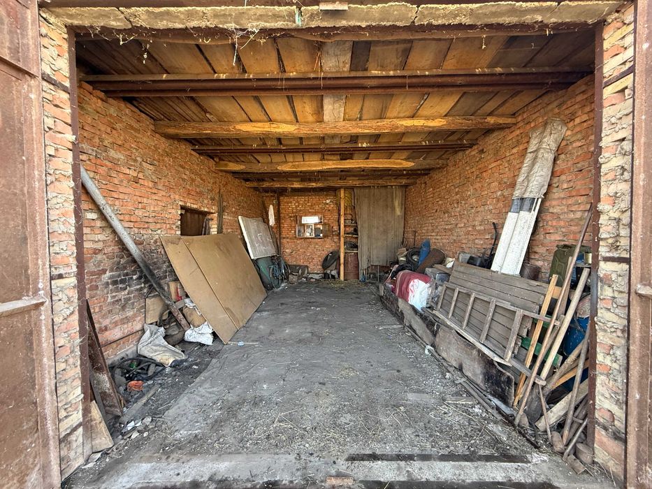 Продається гараж, в м. Сквира, з документами.