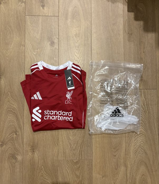 T-Shirt Liverpool com Patch Champions - Tamanho S