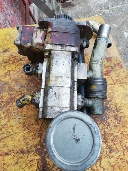 Starocie stara pompa hydrauliczna